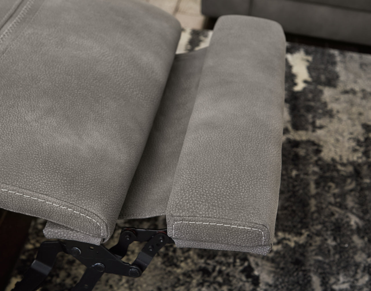 Next-Gen Durapella PWR Recliner/ADJ Headrest