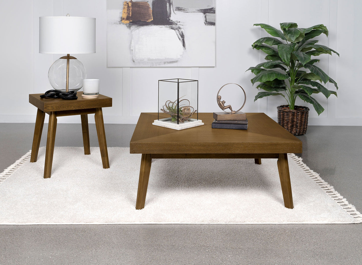 Mesa auxiliar de madera cuadrada Westerly en color nogal marrón
