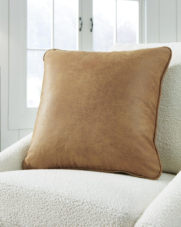 Cortnie Pillow (4/CS)