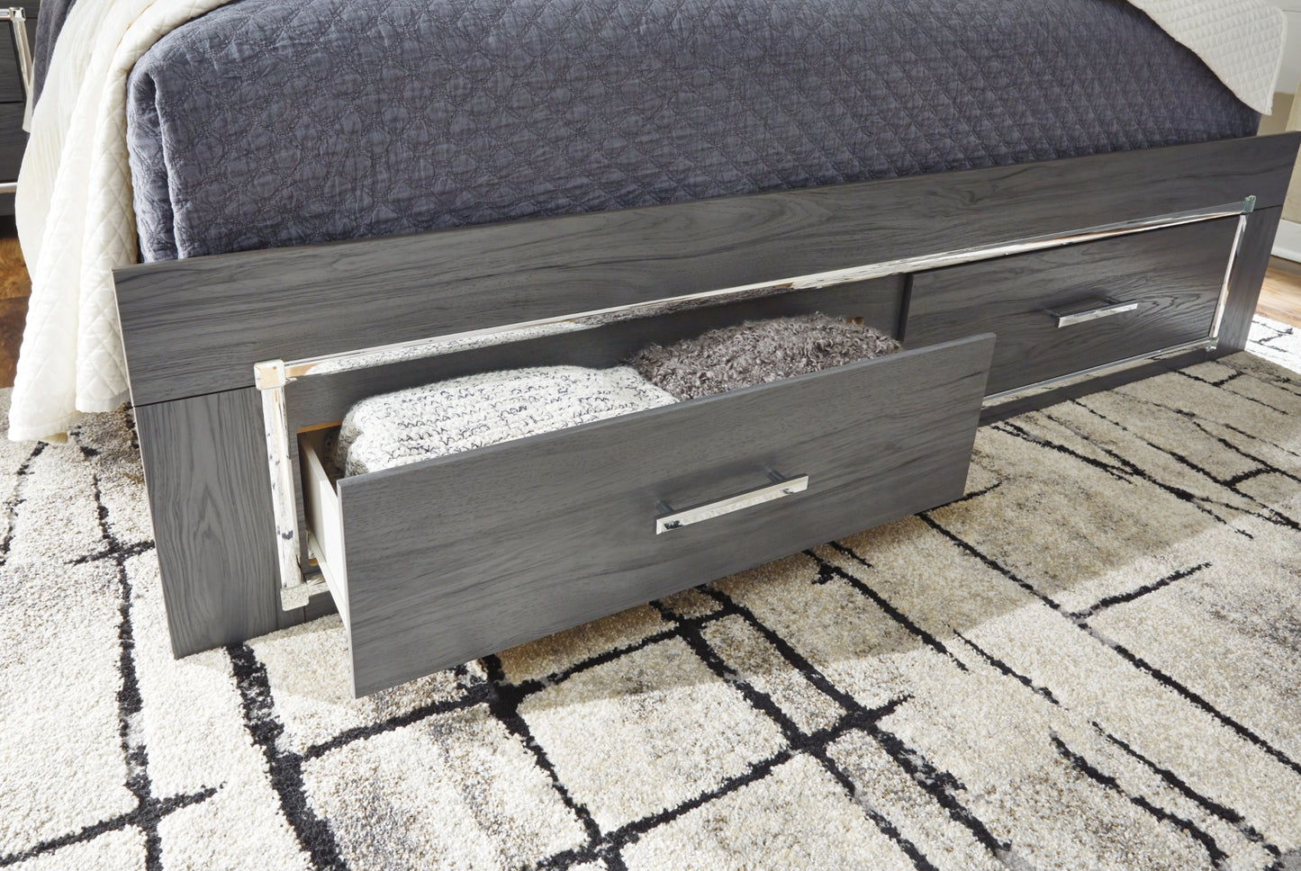 Lodanna Queen Panel Bed with 2 Storage Drawers