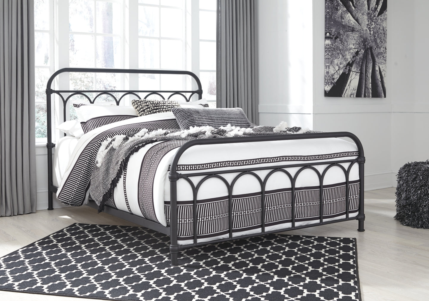 Nashburg Queen Metal Bed Frame