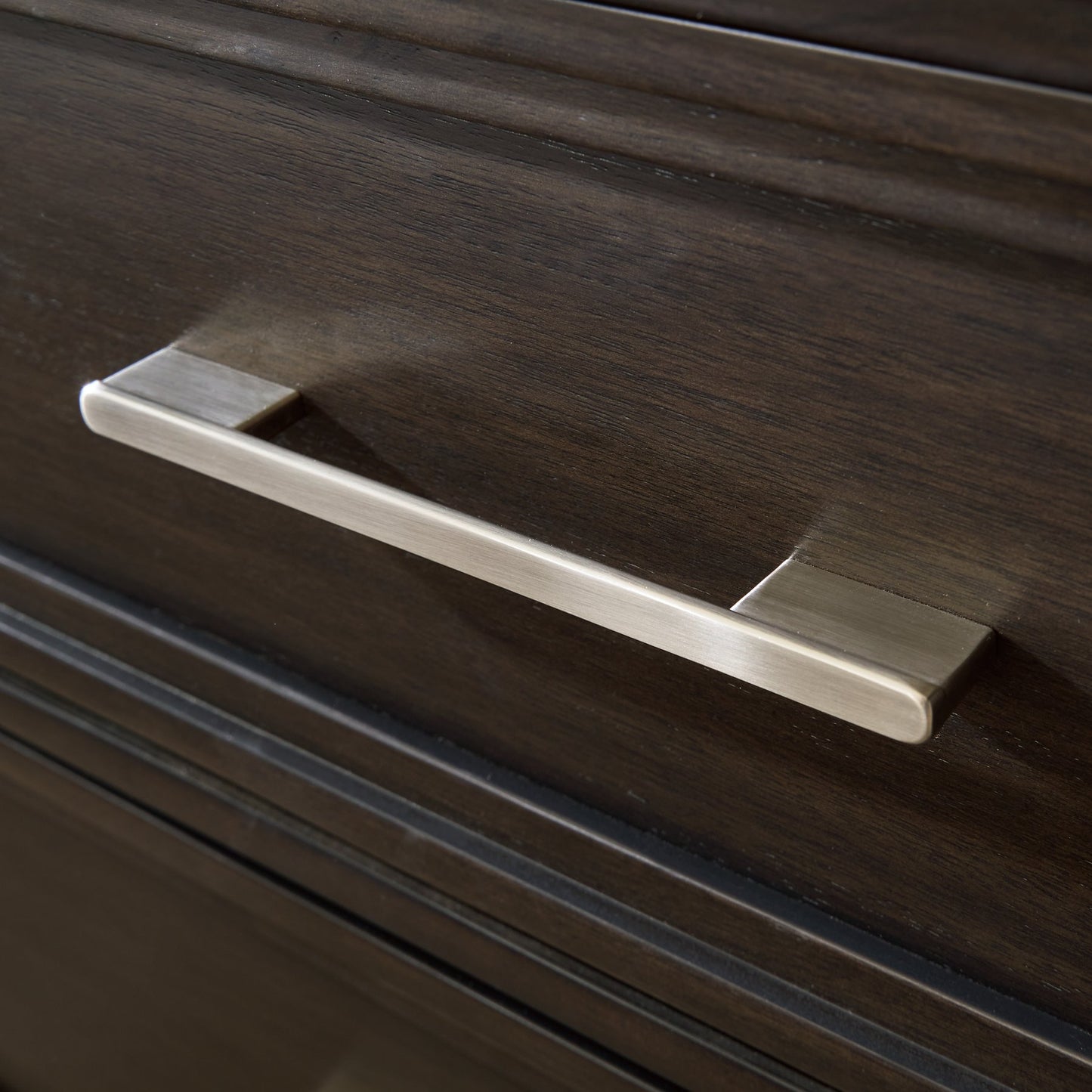 Neymorton Chest of Drawers – Modern Elegance with Timeless Charm