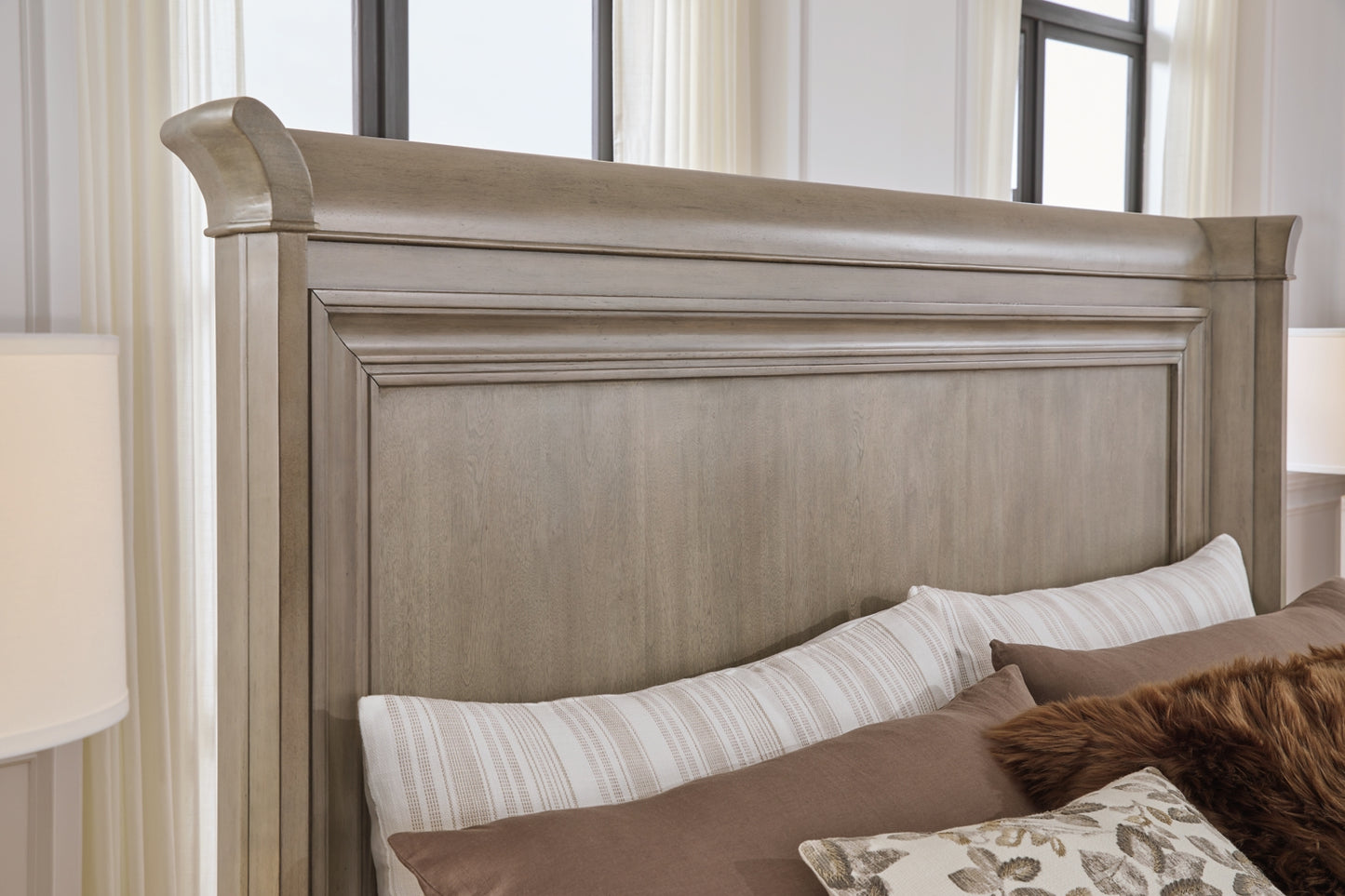 Lexorne King Sleigh Bed