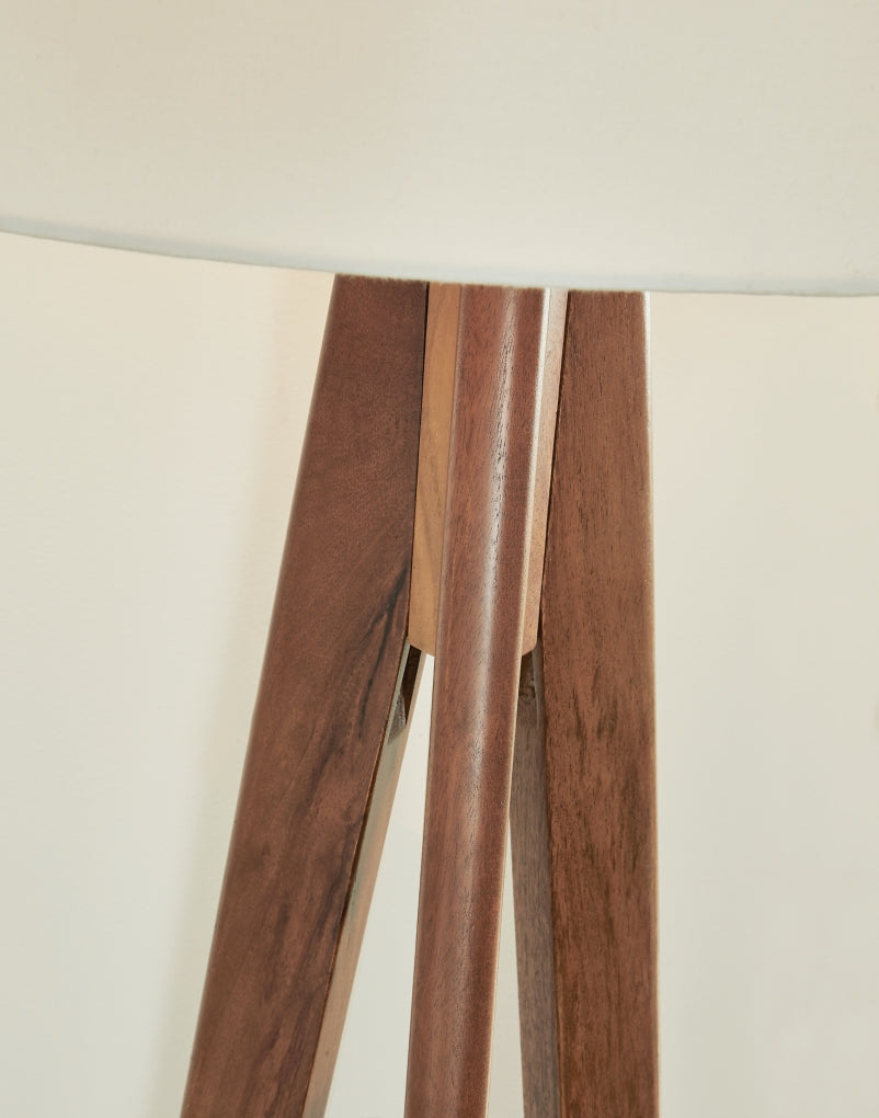 Dallson Wood Floor Lamp (1/CN)