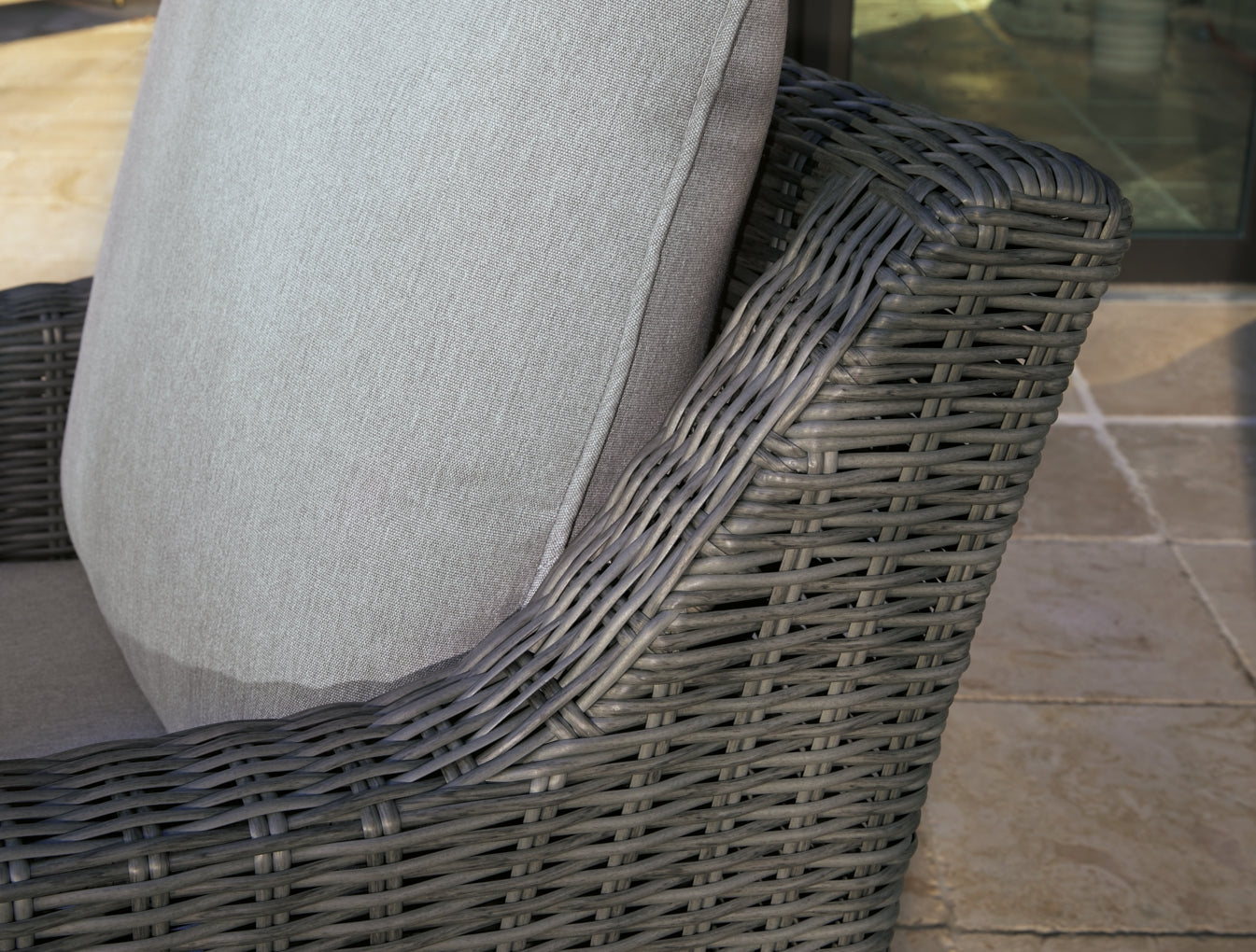 Elite Park Swivel Lounge w/ Cushion