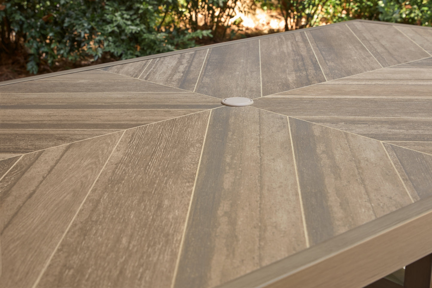 Revare Beach RECT Dining Table w/UMB OPT