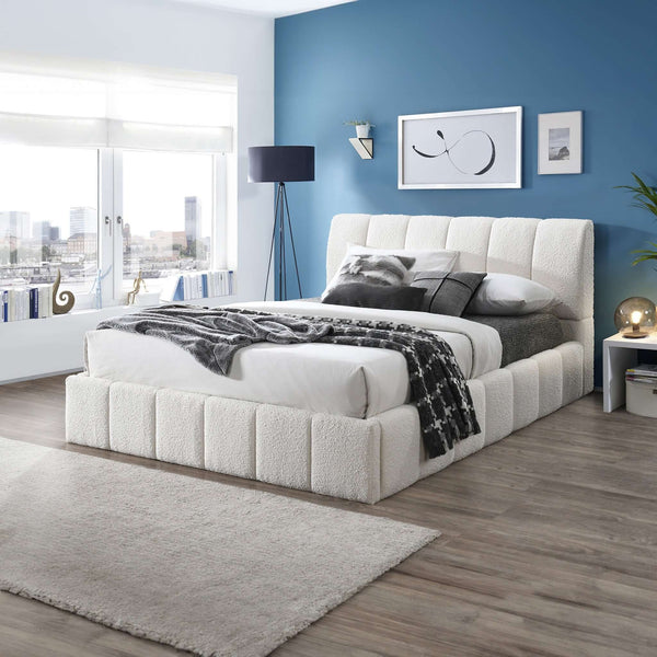 Cama Queen Hilar con plataforma de bouclé blanca