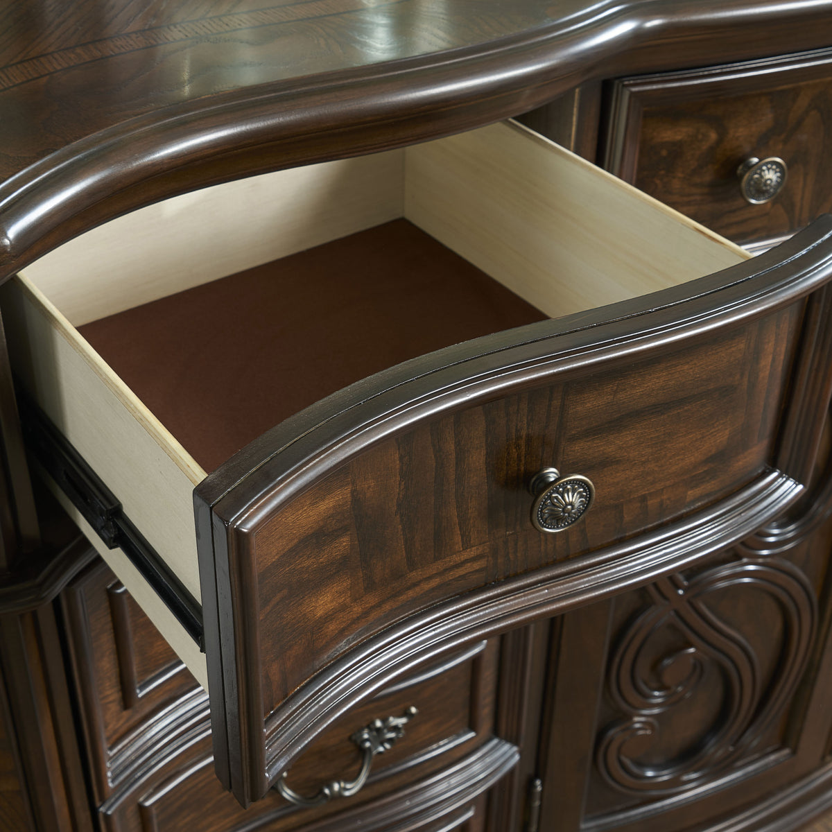 Royale Dresser & Mirror Set