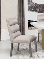 Silla de comedor Carla tapizada en terciopelo color fresno (juego de 2)