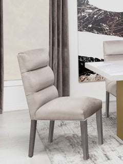 Silla de comedor Carla tapizada en terciopelo color fresno (juego de 2)
