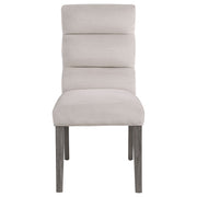 Silla de comedor Carla tapizada en terciopelo color fresno (juego de 2)
