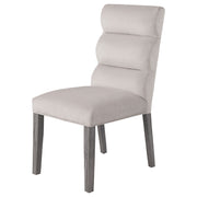 Silla de comedor Carla tapizada en terciopelo color fresno (juego de 2)