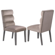 Silla de comedor Carla tapizada en terciopelo color fresno (juego de 2)