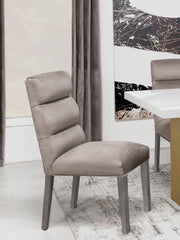 Silla de comedor Carla tapizada en terciopelo color fresno (juego de 2)