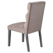 Silla de comedor Carla tapizada en terciopelo color fresno (juego de 2)