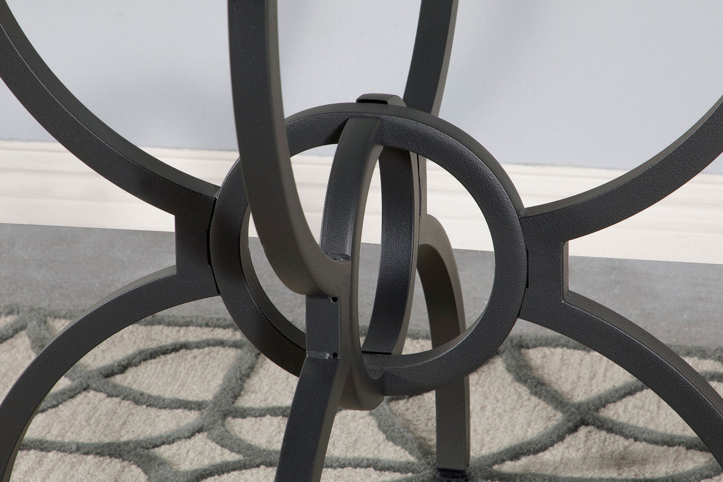 Mesa de comedor redonda Aviano de 48 pulgadas con tapa de vidrio y metal color bronce