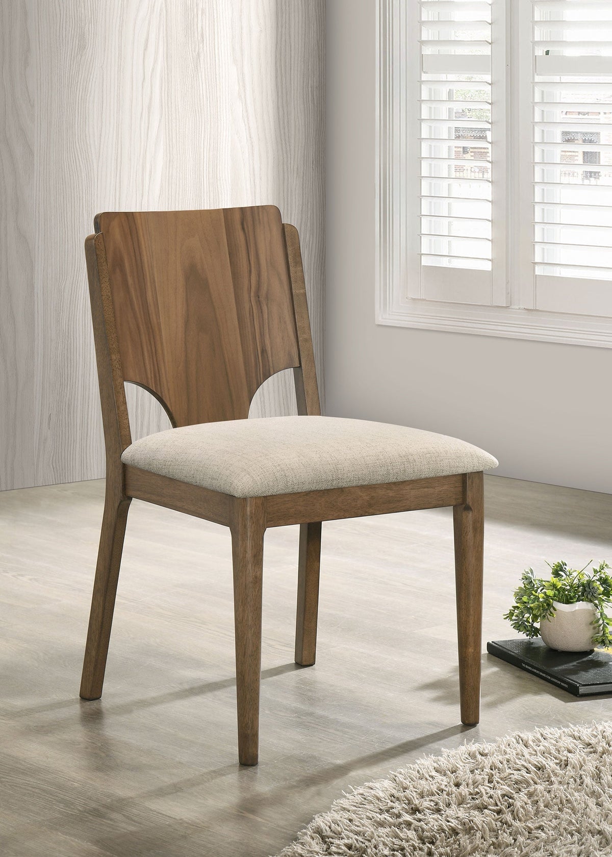 Silla de comedor Crestmore con asiento tapizado en nogal (juego de 2)