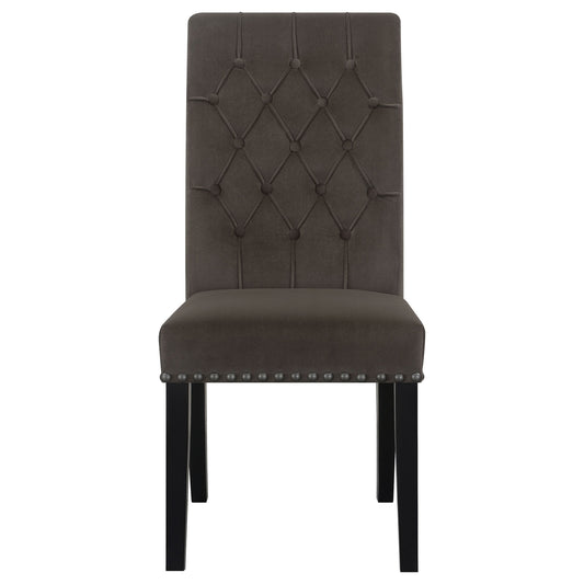 Sillón de comedor Alana tapizado en terciopelo marrón