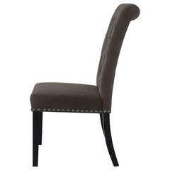 Sillón de comedor Alana tapizado en terciopelo marrón