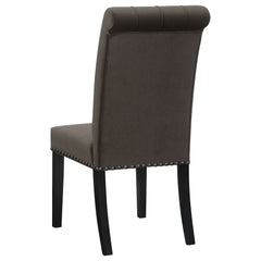 Sillón de comedor Alana tapizado en terciopelo marrón