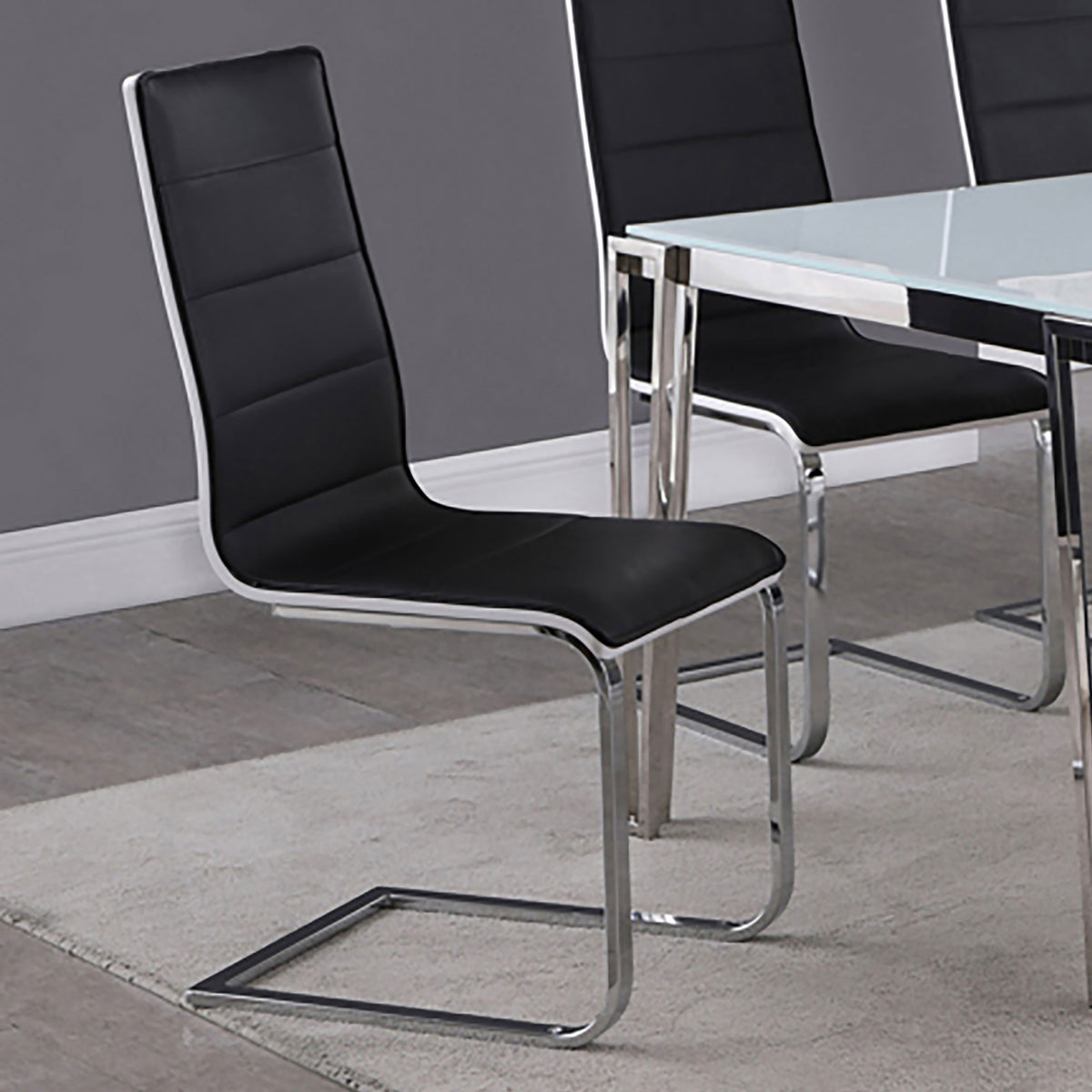 Silla de comedor tapizada Montclair negra (juego de 4)
