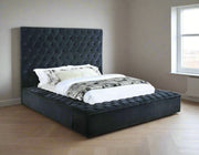 Elegante Black Upholstered Platform Bed with Tufting