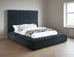 Elegante Black Upholstered Platform Bed with Tufting