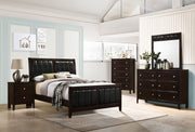 Cama Carlton con paneles de madera – Acabado capuchino