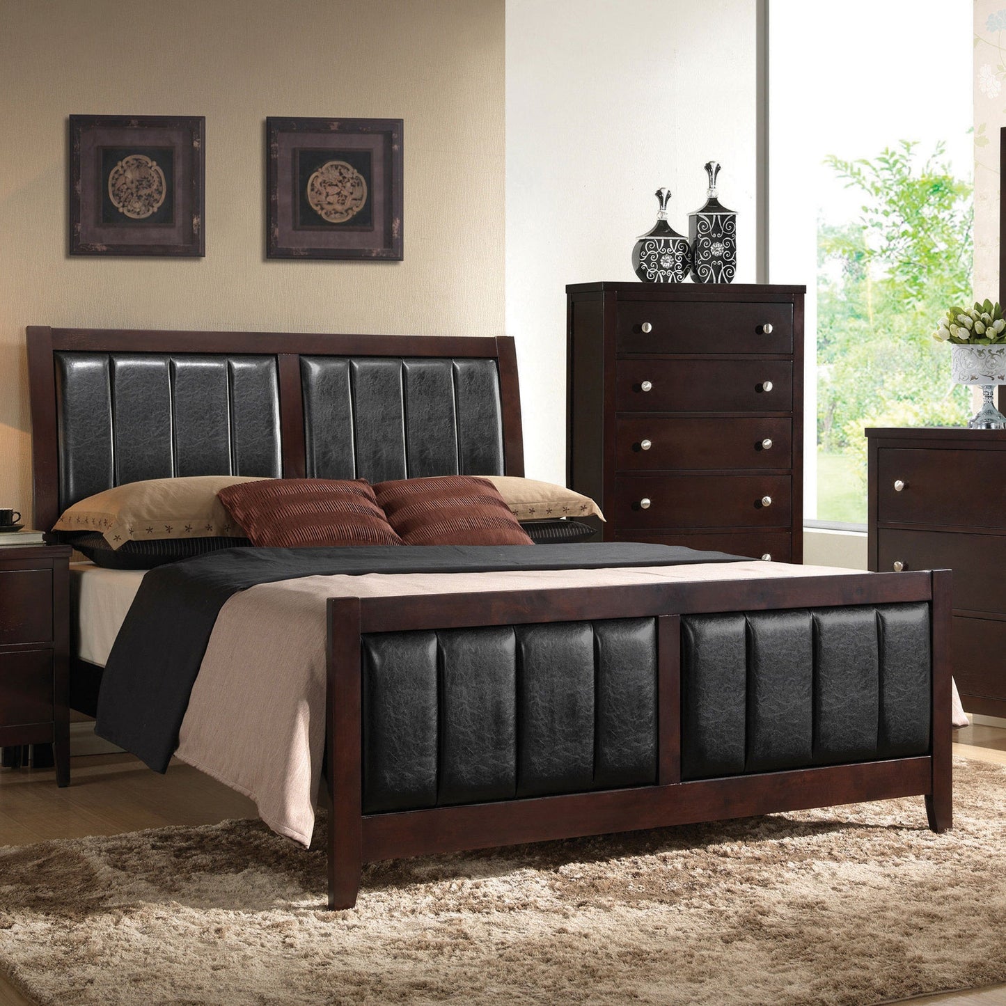 Cama Carlton con paneles de madera – Acabado capuchino