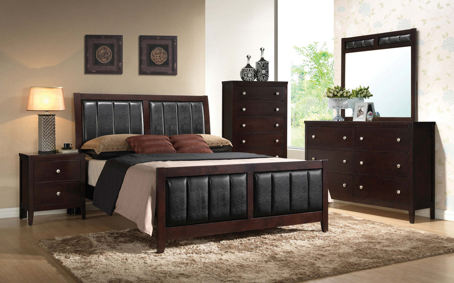 Cama Carlton con paneles de madera – Acabado capuchino