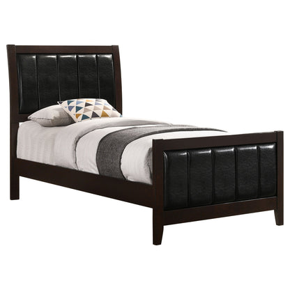 Cama Carlton con paneles de madera – Acabado capuchino