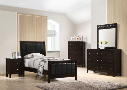 Cama Carlton con paneles de madera – Acabado capuchino