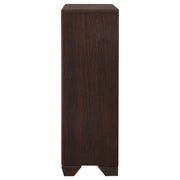Cómoda de dormitorio Kauffman de 5 cajones en color cacao oscuro