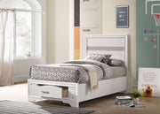 Cama Miranda de 51 pulgadas con paneles de almacenamiento de madera, color negro