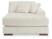 Lindyn Super Chaise