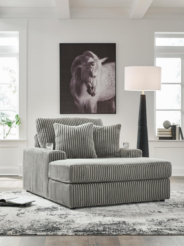 Lindyn 51in Chaise