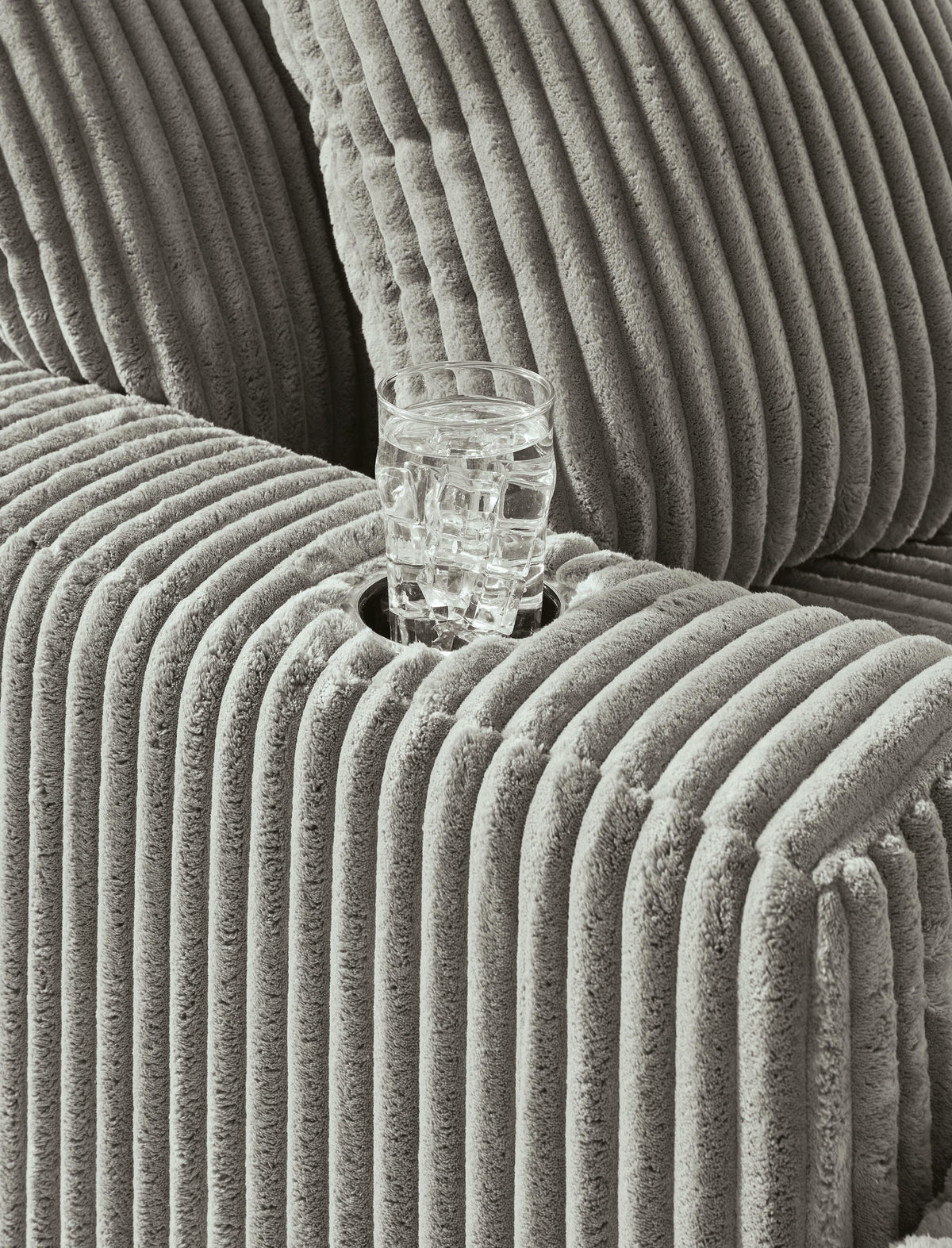 Lindyn 51in Chaise
