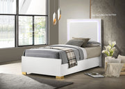 Cama con panel LED Marceline Wood en color negro