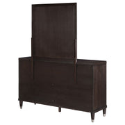 Cómoda Emberlyn de 6 cajones marrón