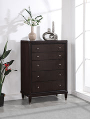 Cómoda de dormitorio Emberlyn de 5 cajones marrón