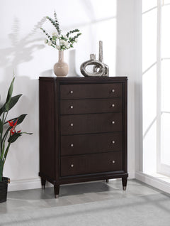 Cómoda de dormitorio Emberlyn de 5 cajones marrón