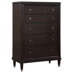 Cómoda de dormitorio Emberlyn de 5 cajones marrón