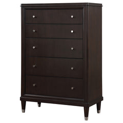 Cómoda de dormitorio Emberlyn de 5 cajones marrón