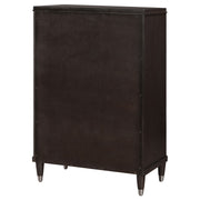 Cómoda de dormitorio Emberlyn de 5 cajones marrón