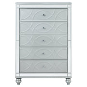 Cómoda de dormitorio Gunnison de 5 cajones en color plateado metalizado