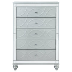 Cómoda de dormitorio Gunnison de 5 cajones en color plateado metalizado