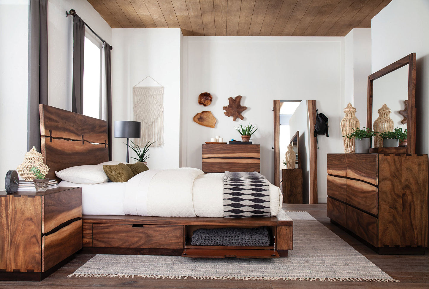 Cama con paneles de madera Winslow en nogal ahumado
