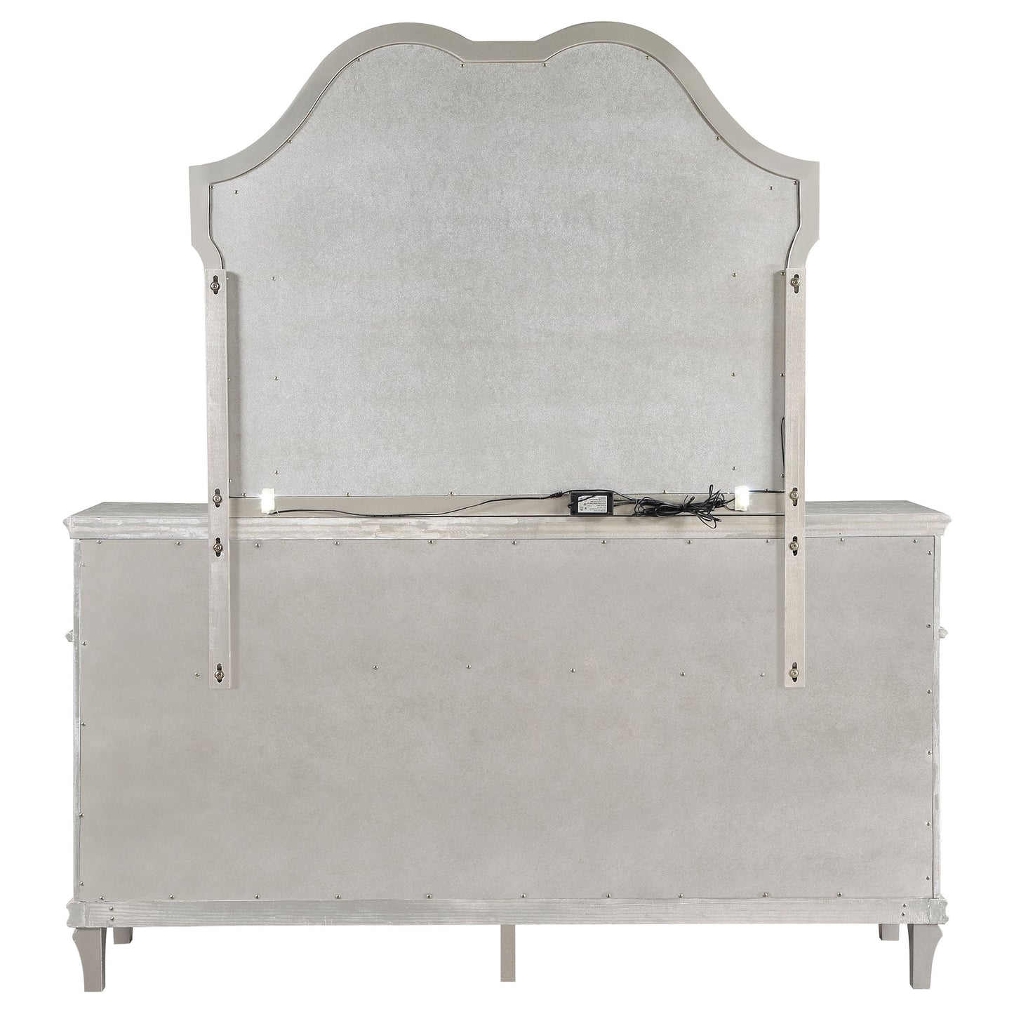 Cómoda Evangeline de 9 cajones en roble plateado