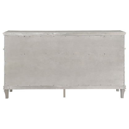 Cómoda Evangeline de 9 cajones en roble plateado