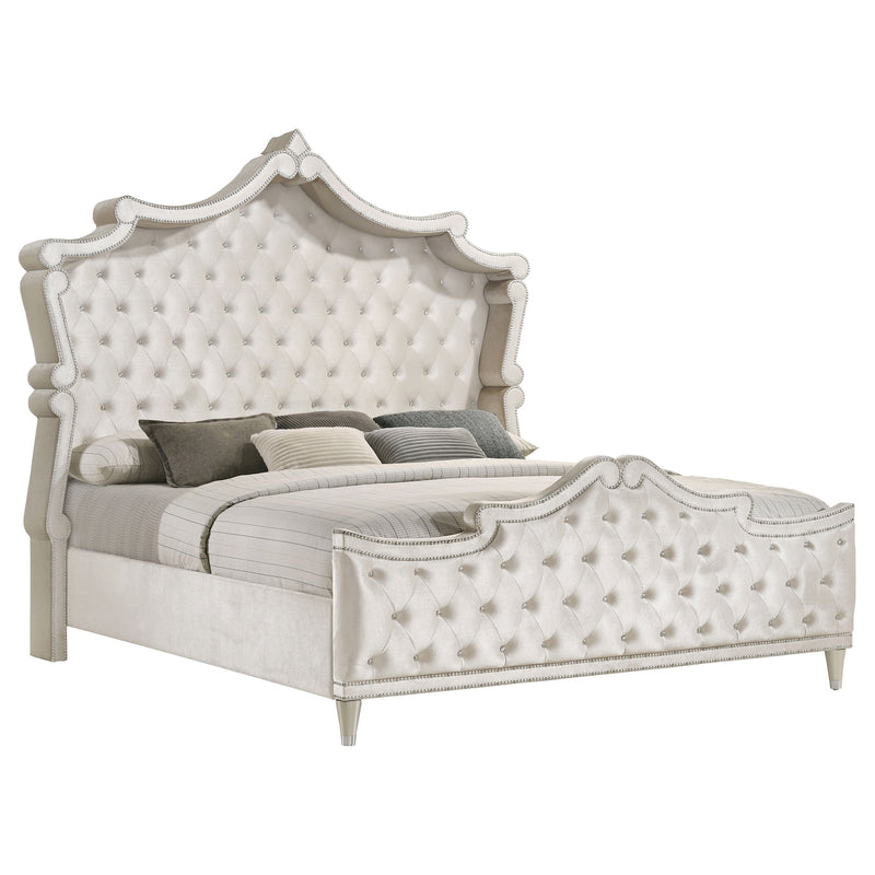 Cama Antonella tapizada con paneles color marfil